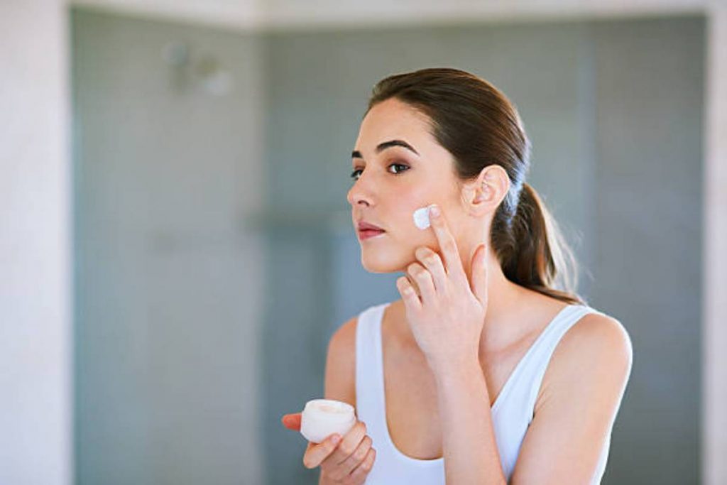 How To Buy The Right Moisturizer For Your Skin Type_
