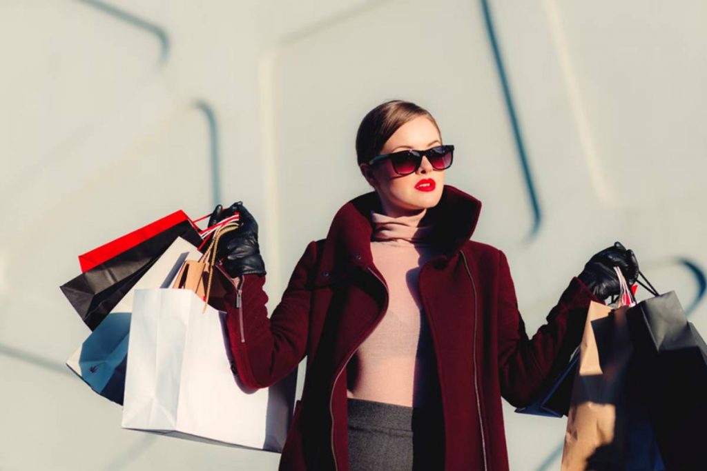 2022's Best Ways to Buy Clothing On a Budget