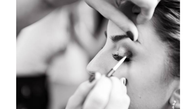 makeup grooming